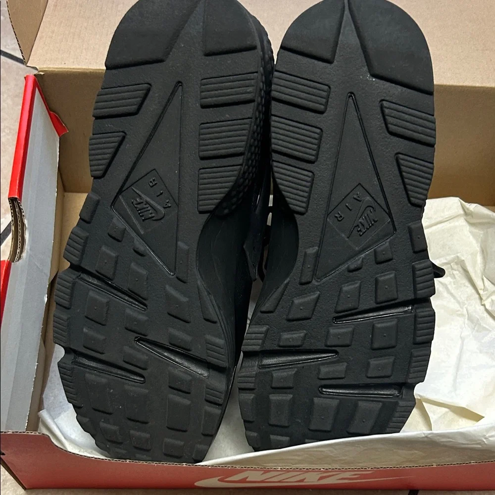 Nike women’s Air Huarache Run sneaker Black size 9.5 - Picture 6 of 9